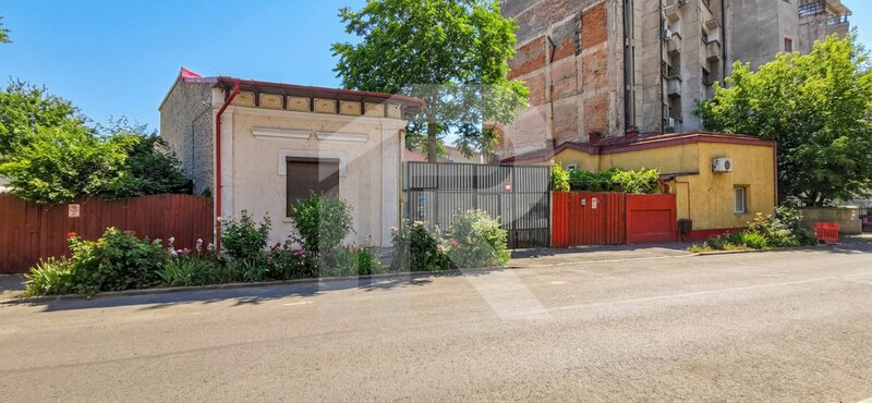 Basarab - Gara de Nord Spatiu Birouri in Casa Renovata 1930  5 Camere + Curte